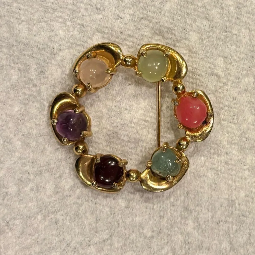 Vintage Ciner Signed Gold Tone Multicolor Cabachon Circle Brooch